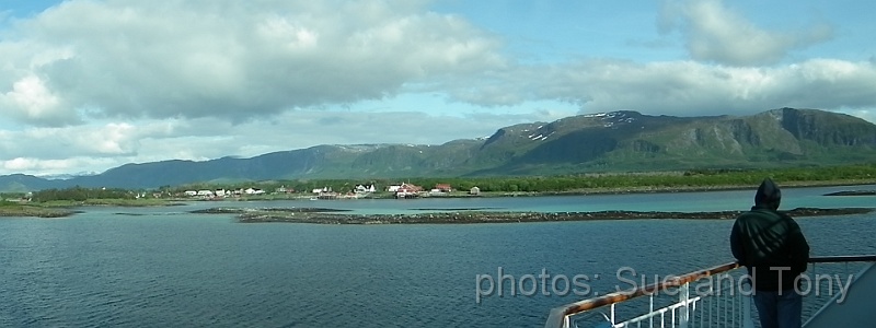 day10 0091.jpg - the panorama as we leave Bronnoysund